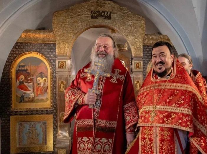 Архимандрит Александр в день Радоницы сослужил в Казанском Богородицком монастыре.