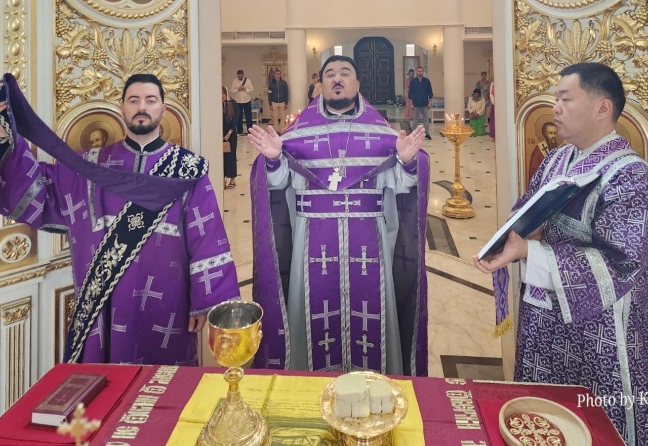 Литургия Василия Великого в Великий Четверг.
