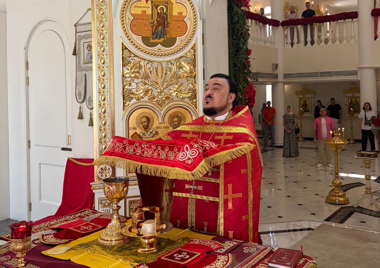 День перенесения мощей святых благоверных князей Бориса и Глеба. 